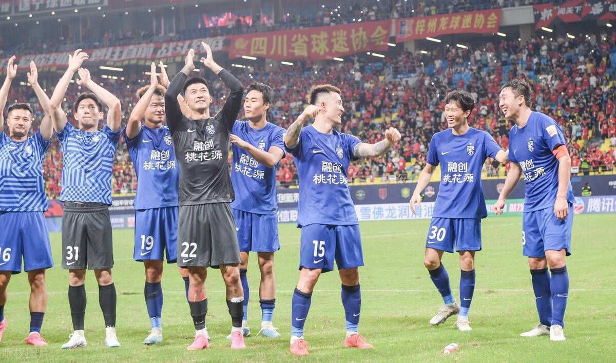 张婧仪、钟楚曦、周也分享了饰演百年前女性角色的感受，;百年前她们的‘女子力’依然启发着我们，活出自我的美丽、;进步女性为解放妇女运动付出了太多，这样女性互助的精神也鼓舞我们现在的姐妹们，相互守望，共同成长……百年前独立勇敢的女性力量，直到现在仍然在鼓舞着年轻一代活出自我、实现价值